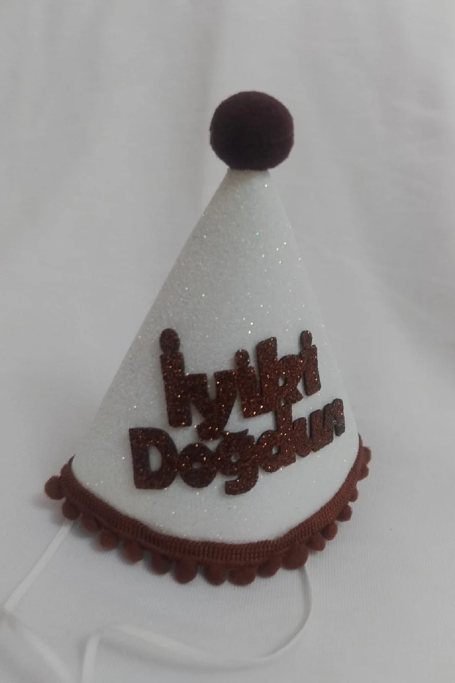 Kukuleta İyiki Doğdun Beyaz Üzeri Kahve Yazılı Doğum Günü Şapkası Mini Boy 13*13CM gorsel 4