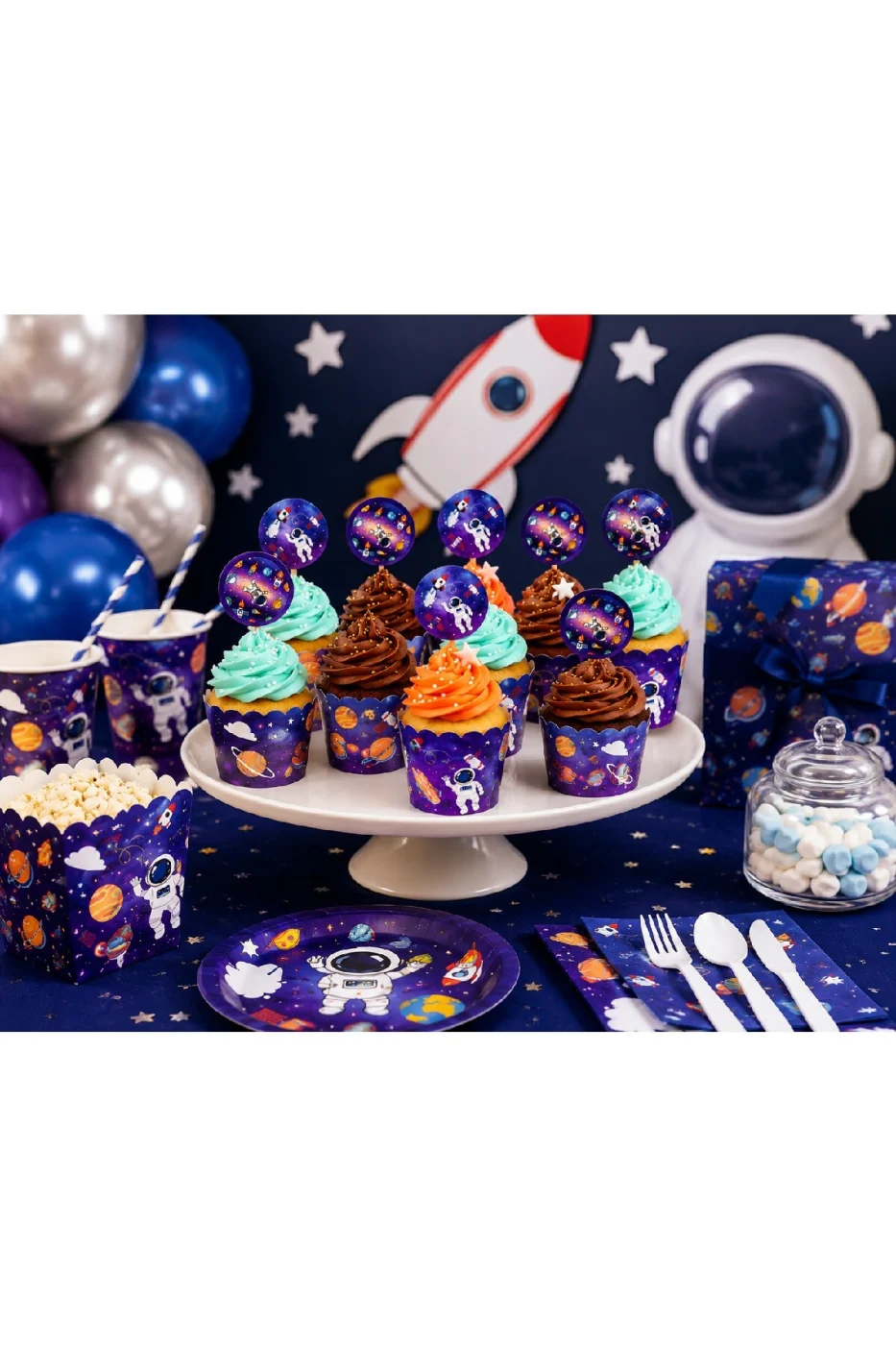 Uzay Temalı Cupcake Kalıbı ve Kürdan Seti 16 Parça | 8 Cupcake Kalıbı + 8 Uzay Cupcake Süsü | Astronot Roket Doğum Günü Parti Süsleri gorsel 4