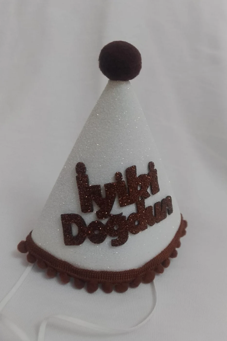 Kukuleta İyiki Doğdun Beyaz Üzeri Kahve Yazılı Doğum Günü Şapkası Mini Boy 13*13CM gorsel 3